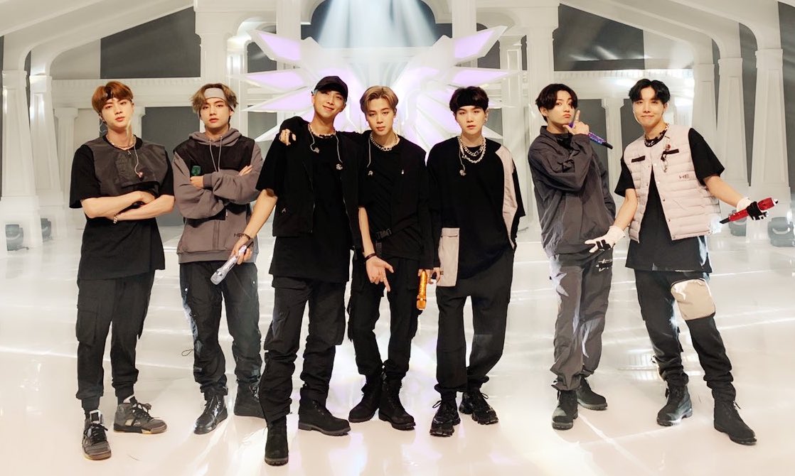 bts123_bantan's tweet image. この2つの振り幅よー
Staygoldもマイドロも最高😭💜
この写真めっちゃかっこいい
ありがとうございました
@BTS_twt #BTS
#FNS歌謡祭2020夏