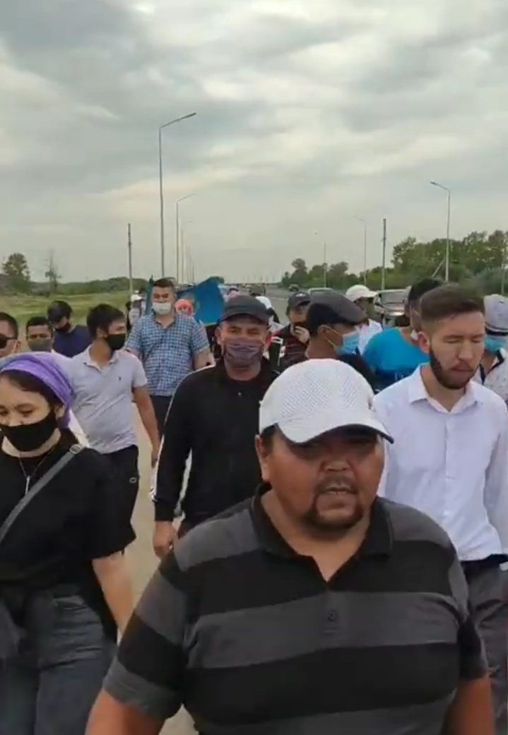 С 22.08.20.В Казахстане начались абсурдные репрессий людей,которые приехали почтить память и прочитать молитву,убитому в СИЗо Дулату Агадилю.Активисты прошлись пешком от дома до могилы Дулата,и за этого власть  арестовывает и сажает до 15суток,а также накладывает штрафы.Беспредел