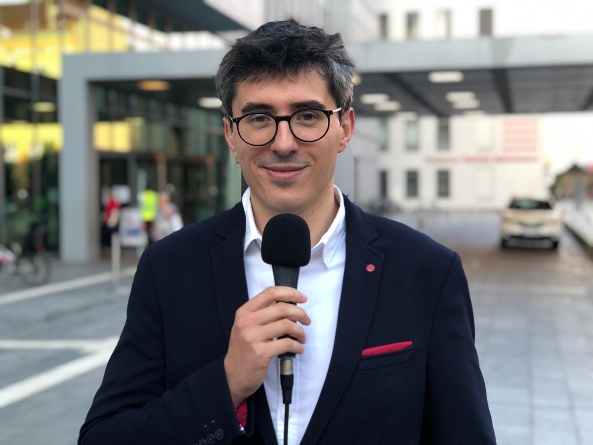 IHABerlin's tweet photo. Since Friday at the Charité - Reporter Léo Potier is with us for @RTLBelgium. What is your favourite? TV or Radio? Léo can do both 😁#livepositions #ChariteBerlin https://t.co/7koMZ1zFH2