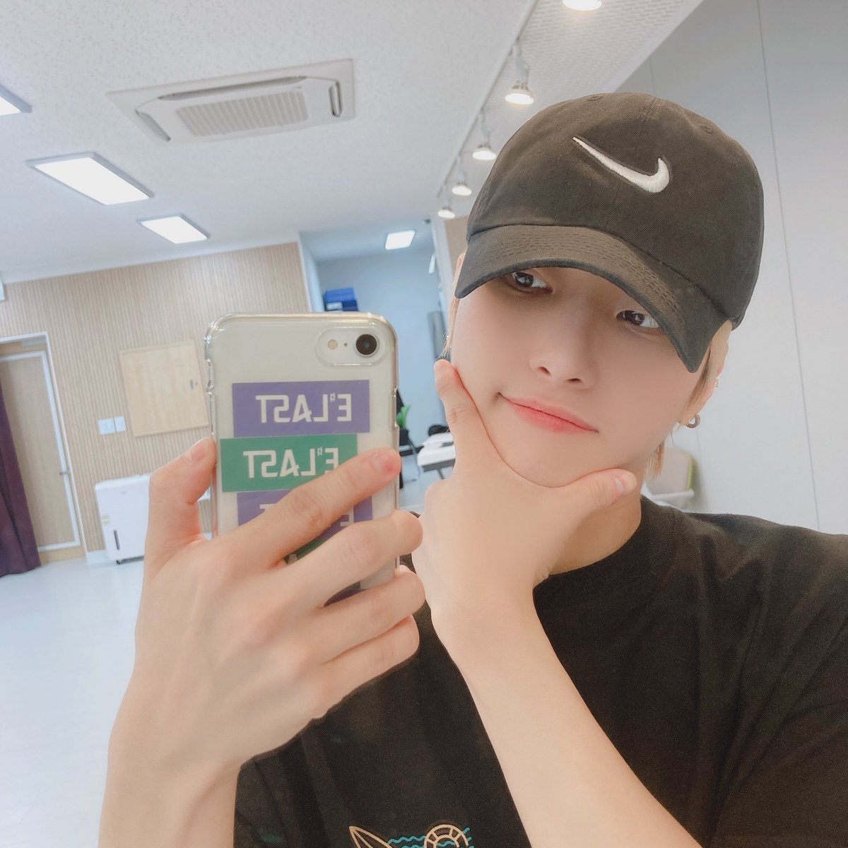 ELASTofficial's tweet image. 에에에엘리이이잉~~! 
코로나19에 태풍까지.. 이불밖은 너무너무 위험해요!! 
저도 숙소랑 연습실에서 조심히 잘 있으니까 너무 걱정 말구!!😘
우리 함께 이불속에서 안전하게 있는거에요 헿❤

#엘라스트 #최인