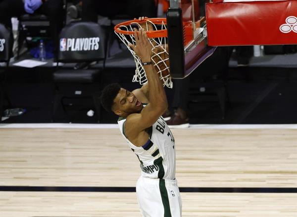 SoyNuevaPrensa's tweet photo. #Antetokounmpo de los Bucks ganó su primer premio Jugador Defensivo del Año - https://t.co/jEecQkbdCK
#SoyNuevaPrensa #AlaPivot #JugadorDefensivo #Nba #Baloncesto #Deportes https://t.co/wFlci2pVXs