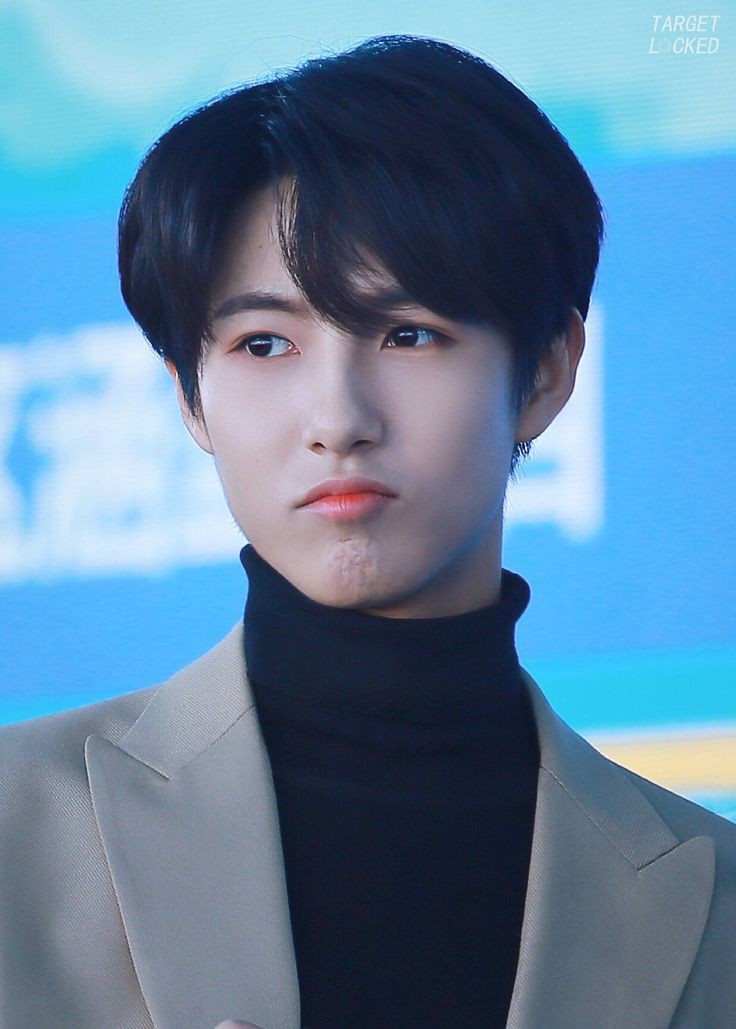 here's a thread of renjun being squishy to cleans your tl :))