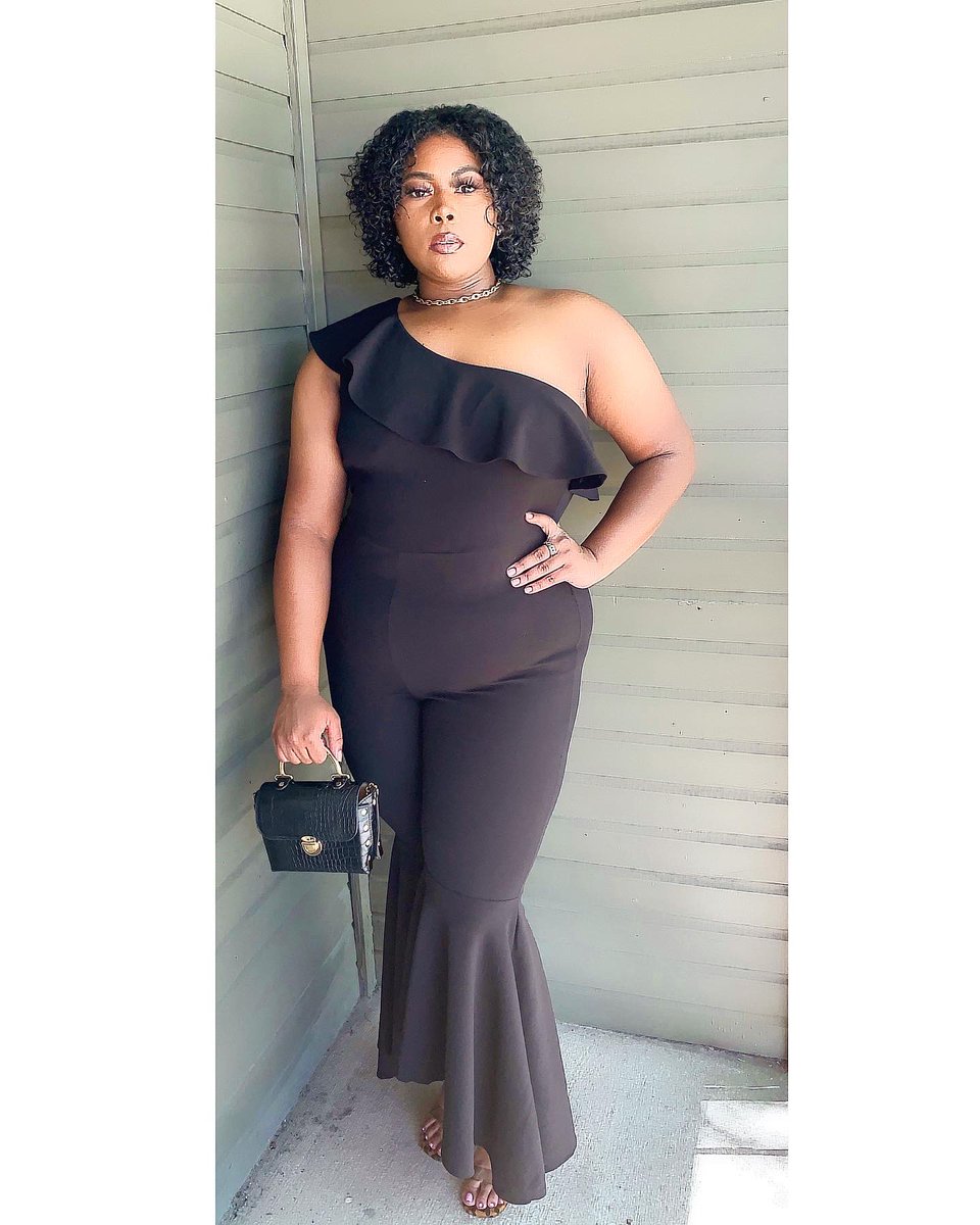 KaeKaesCorner's tweet photo. You caught a vibe shoot’n shots😏⛹🏽♂️
Jumper: @fashionnovacurve
#kaekaescorner #letmetalkmyshit #soboom #thereallifedoctor #confident #shootyourshot #plussize #fashionnovacurve #bbw #curves #selflove #plussizemodel #houston #atlanta #dallas #memphis #louisiana #htx https://t.co/TvqBYLLYfZ
