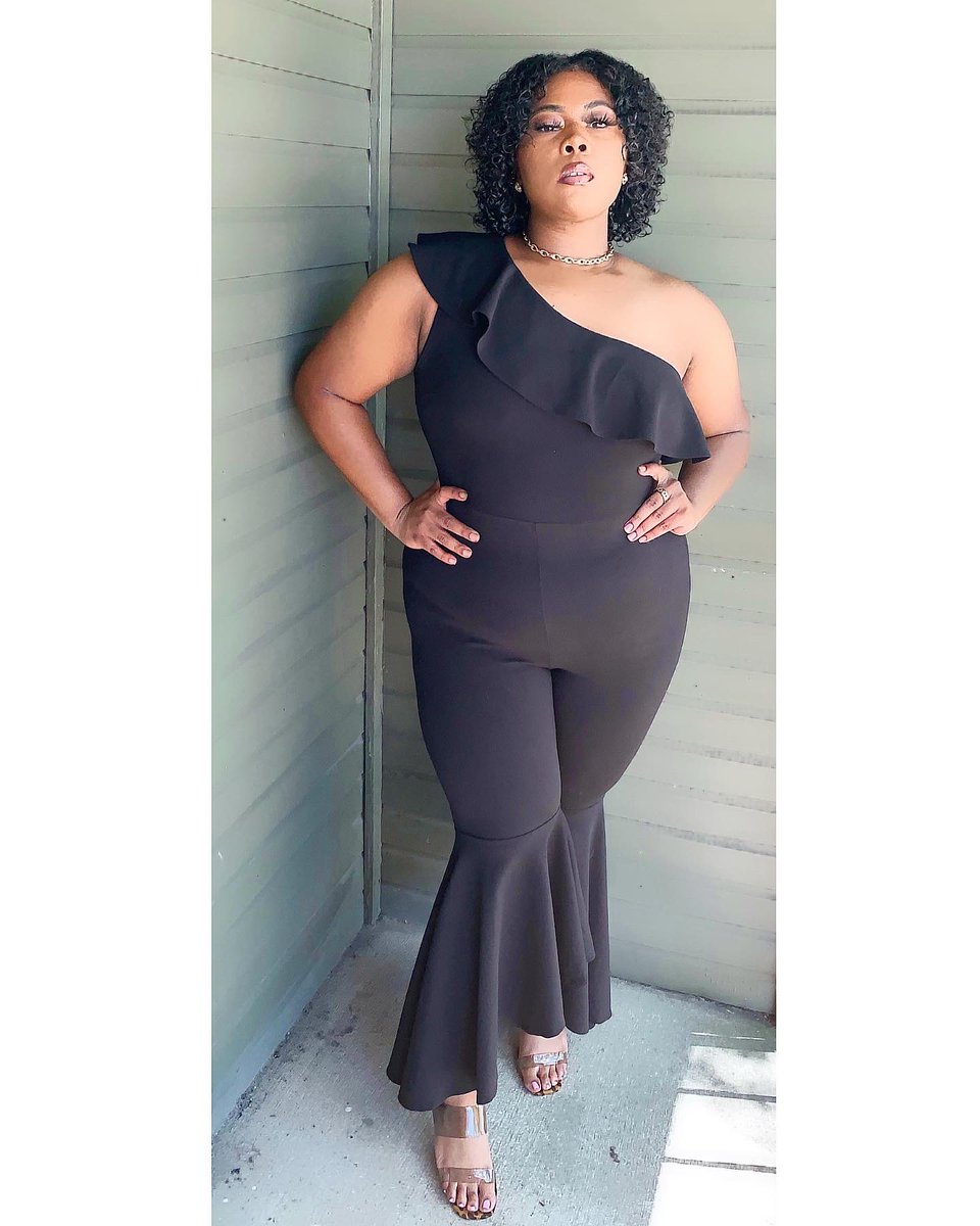 KaeKaesCorner's tweet photo. You caught a vibe shoot’n shots😏⛹🏽♂️
Jumper: @fashionnovacurve
#kaekaescorner #letmetalkmyshit #soboom #thereallifedoctor #confident #shootyourshot #plussize #fashionnovacurve #bbw #curves #selflove #plussizemodel #houston #atlanta #dallas #memphis #louisiana #htx https://t.co/TvqBYLLYfZ