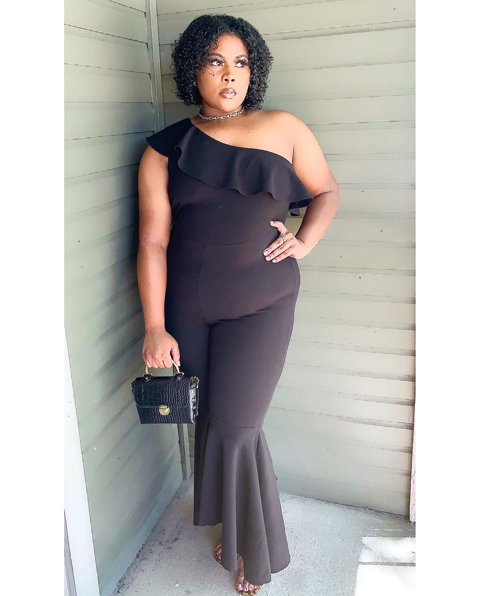 KaeKaesCorner's tweet photo. You caught a vibe shoot’n shots😏⛹🏽♂️
Jumper: @fashionnovacurve
#kaekaescorner #letmetalkmyshit #soboom #thereallifedoctor #confident #shootyourshot #plussize #fashionnovacurve #bbw #curves #selflove #plussizemodel #houston #atlanta #dallas #memphis #louisiana #htx https://t.co/TvqBYLLYfZ