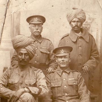 In the British Indian Army, soldiers of different faiths, races, and nationalities fought alongside one another during the WW1. Learn about @priyaatwal's Knowledge Exchange project, 'The Indian Army in the First World War: An Oxfordshire Perspective' tinyurl.com/y38hlx7o