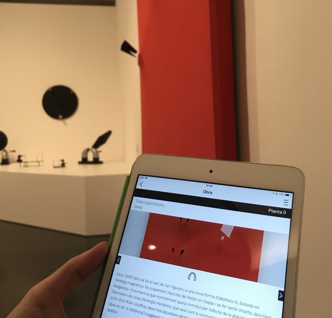 MACBA_Barcelona's tweet photo. 📲Imatges, vídeos, audioguies, informació detallada de les exposicions, activitats, curiositats... Tot això i molt més ho pots tenir a les teves mans si et descarregues l’#appMACBA! Gratuïta ➡️https://t.co/awmkbc6LAT https://t.co/sPnM5878bL