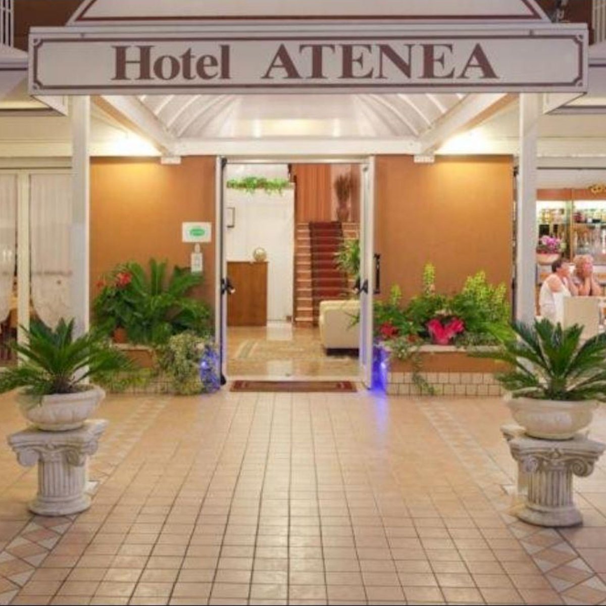 L’hotel Atenea lungo la spiaggia di ponente di Caorle a 250 metri dal mare in zona tranquilla. Gestito direttamente dai proprietari. L' ambiente confortevole abbinato ad un servizio cordiale ed ospitale renderanno la Vostra vacanza piacevole e rilassante.
ow.ly/xvhR50B6kzJ