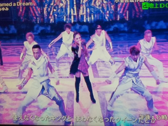 Fns歌謡祭夏 浜崎あゆみ 小室哲作曲の新曲 Dreamd A Dream を披露 右後ろの人が気になる まとめダネ