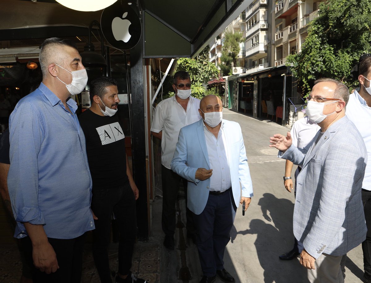 KSurekli's tweet photo. Bornova Küçükpark’taki  esnaflarımızı maske ve sosyal mesafe kurallarına riayet ederek ziyaret ediyoruz. Esnaflarımıza hayırlı işler, bol ve bereketli kazançlar diliyoruz. 
Cumhurbaşkanımız Sn. @RTErdogan‘ın liderliğinde #GönülSeferberliği diyerek gönüller yapmaya devam ediyoruz. https://t.co/ke5jkUCpRF