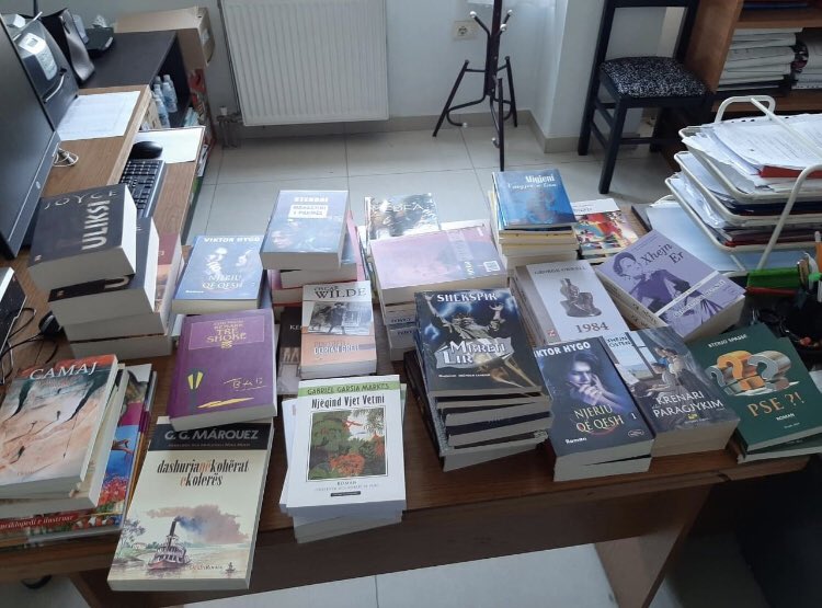WVAlbania's tweet photo. Të rinjtë 🙋♀️🙋 e grupeve ‘Impact Club’ në shkollën ‘Ibrahim Rugova” në #Kamëz dhe ata të shkollës ‘‘Migjeni” në #Mamurras, kanë ndërrmarrë dy nisma me fokus pasurimin me libra të biblotekave të shkollave të tyre.📖
#REINVESTProject @DimakAlbania #youthempowerment https://t.co/9CDJ60g6bQ