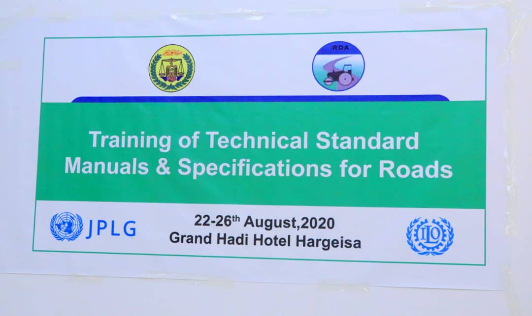 The Minister of the Ministry of Transport and Road Development and the General Manager of Somaliland Road Development Agency presented the closing remarks of training for local governments in Somaliland about the technical standard manuals and specifications for roads.
#JPLG