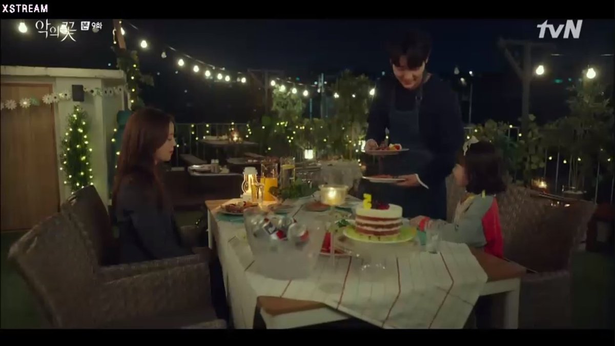 They are celebrating their 5th year, but Jiwon cant stop thinking about how hyunsoo said he doesnt love her. STOP BREAKING MY HEART!  #FlowerOfEvil