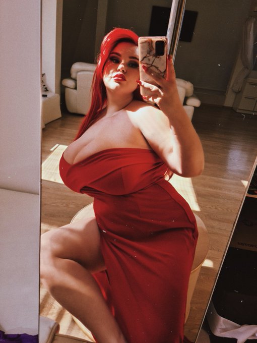 2 pic. Ariel or Jessica Rabbit??❤ https://t.co/yFVCjcwUBt