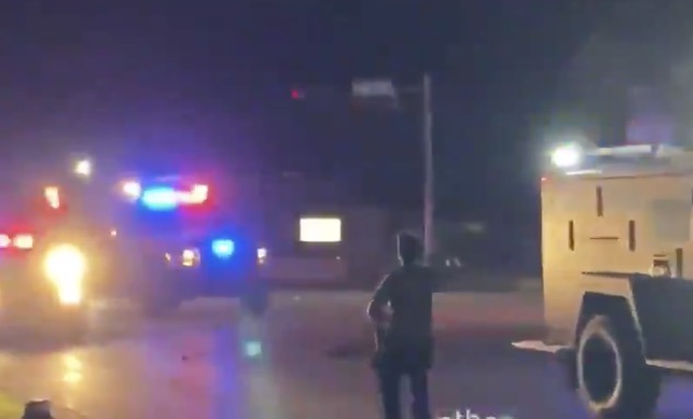The Kenosha police had the audacity to put out a press release asking if there were any witnesses. When we can clearly see here their own police force knows the shooter, drove right past him & helped him escape  http://bit.ly/2FUmReV 