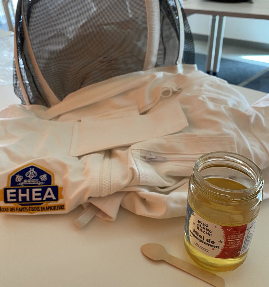 Ecole des Hautes Etudes en Apiculture (@eheapiculture) on Twitter photo Voilà deux jours de formation qui se terminent avec la présentation de la combinaison <a href="/EHEApiculture/">Ecole des Hautes Etudes en Apiculture</a> et la dégustation des miels <a href="/BleuBlancRuche/">Bleu Blanc Ruche</a>
Merci à nos #stagiaires pour tous ces échanges autour d’un sujet qui nous tient à cœur L’#apiculture et l’#abeille Voilà deux jours de formation qui se terminent avec la présentation de la combinaison <a href="/EHEApiculture/">Ecole des Hautes Etudes en Apiculture</a> et la dégustation des miels <a href="/BleuBlancRuche/">Bleu Blanc Ruche</a>
Merci à nos #stagiaires pour tous ces échanges autour d’un sujet qui nous tient à cœur L’#apiculture et l’#abeille