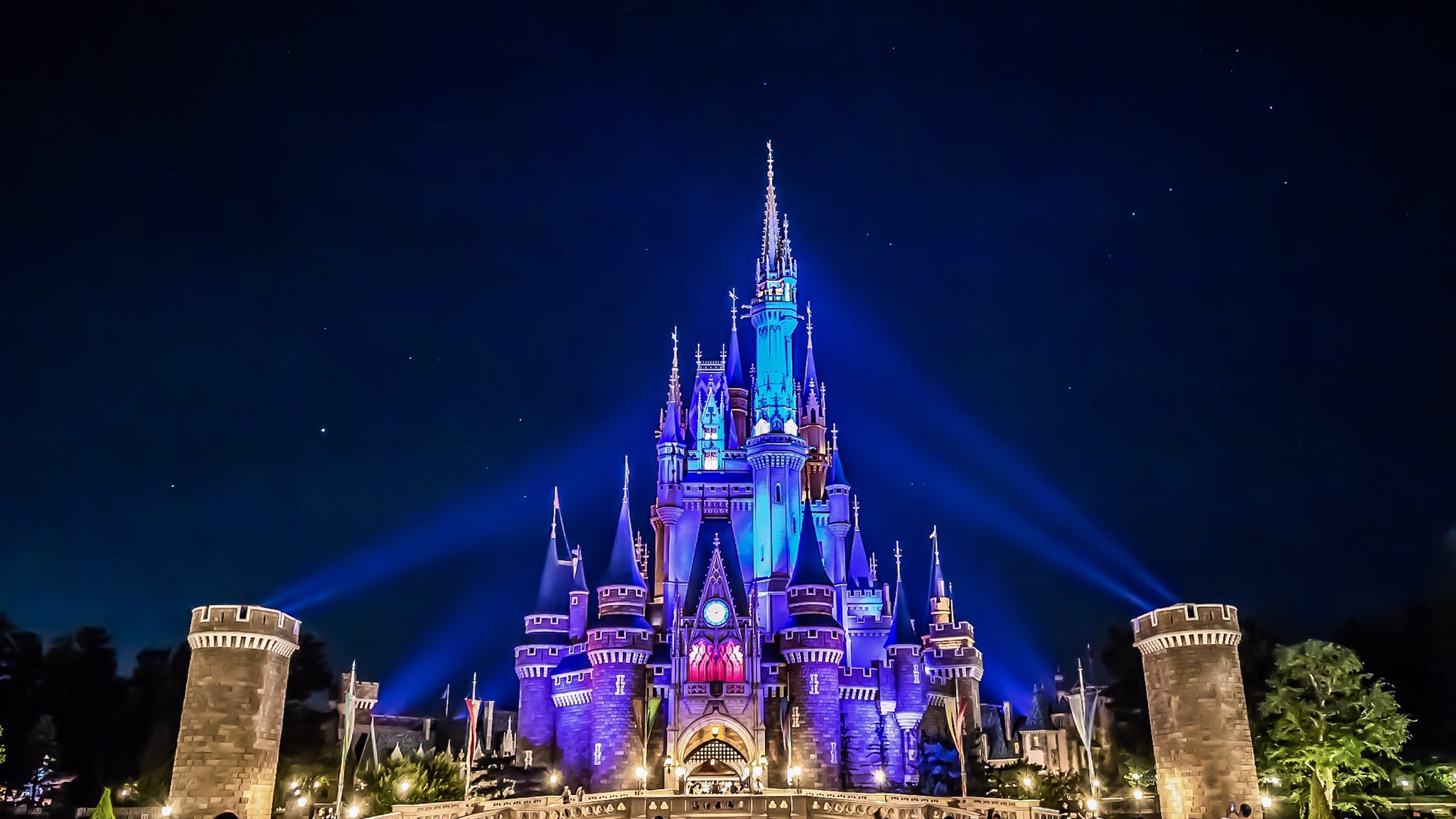 Remi 東京ディズニーリゾートの幻想的な夜景 Remi 東京ディズニーリゾートの幻想的な夜景