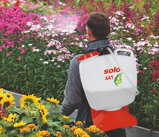 SOLO_USA_'s tweet photo. Battery-powered equipment is the future, offering efficiency and ease-of-use. We began manufacturing Solo's 441 Battery-Powered Sprayer in our Newport News factory to meet the demand for battery-powered technology.

https://t.co/9vf8Cu9Nr1

#lawncare #landscaping https://t.co/Q0VZlbzjdj