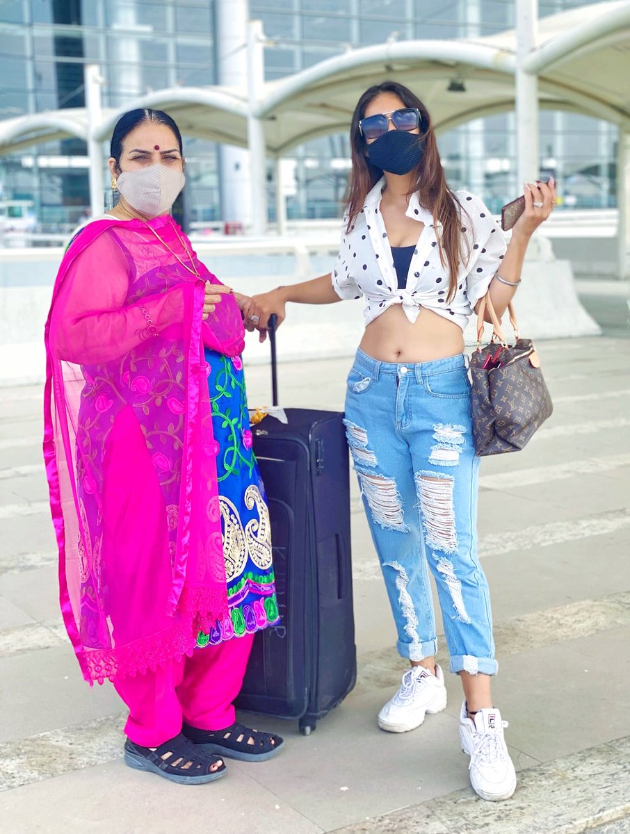 Nehhaamalik's tweet image. Airport clicks with MASK is Must ✌️✌️♥️♥️ 

:
#happiness #happyday #happymode #mumbai #mumbaicalling #mycity #mylove #airport #airportlook #casualstyle #casualoutfit #airportfashion #airportstyle #denim #denimlook #travelinstyle #bollywood #pollywood #punjabiactress #nehamalik