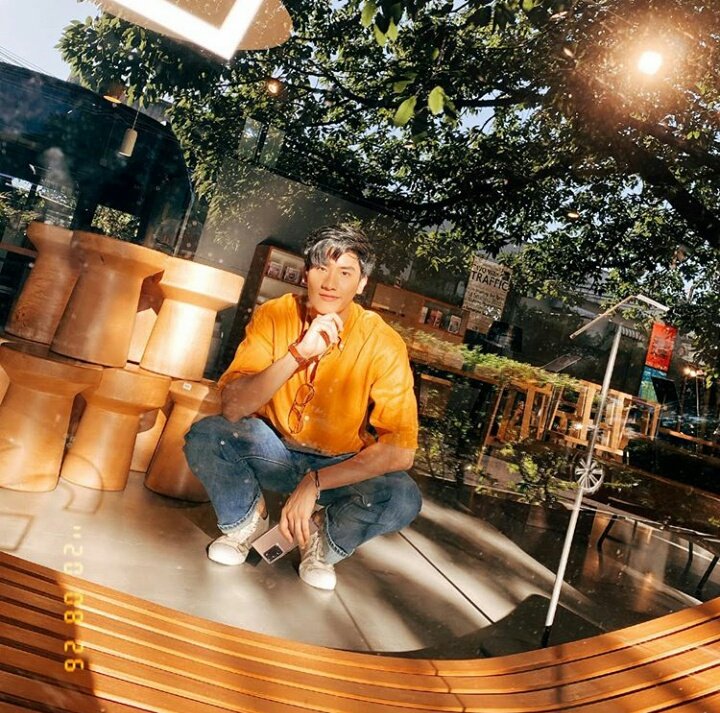 Day 123:  @Tawan_V, you really embody the meaning of your name. You shine as bright as the sun, you are golden. All I can think of when you posted this picture was Taylor Swift's song "Daylight". I love you  #Tawan_V