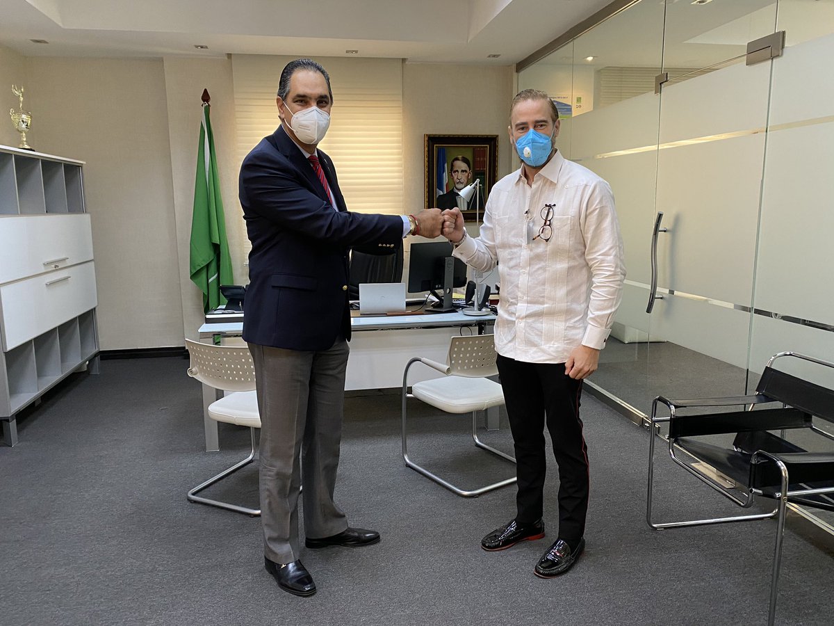 carlosdelamota's tweet photo. Importante reunión con el Dr. @santiagohazim Director Ejecutivo de @ARSSeNaSaRD diseñando planes que benefician en términos de salud a nuestra diáspora. 🇩🇴🇩🇴🇩🇴 @luisabinader #EstamosCambiando #Index https://t.co/a0W6j61fZQ