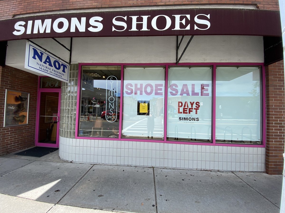 SimonsShoes's tweet image. Today’s the last day of the Summer Sale, which means last chance to save! Shop these hot deals in store or online at simonsshoes.com/collections/sa…