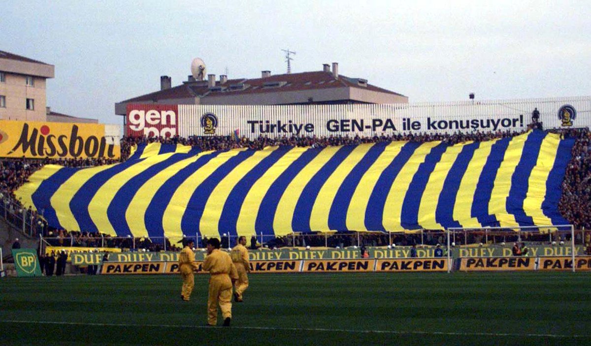 Fenerbahce's tweet photo. Tutku, deplasmanı eve çevirmektir. Tutku kiminin rüyası kiminin kabusu olmaktır! https://t.co/aCIIcXlmTs