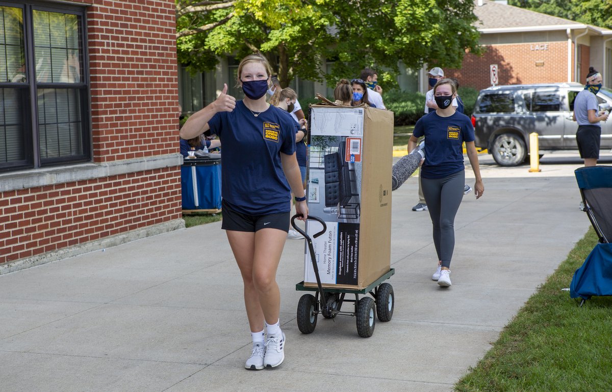BuenaVistaUniv's tweet photo. Freshmen from 19 states joined transfer students in being welcomed to #BVU by 100-plus returning students, faculty, and staff members who facilitated the move-in process prior to the traditional Victory Arch procession. https://t.co/e80TD3KPS1 #BeaversBuild https://t.co/lgN3bzLiuB