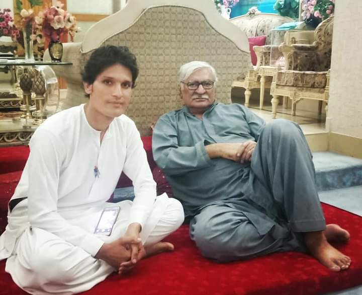 Tariqbunerii's tweet photo. کہہ دو میرے دوشمنوں کو

و تعز من تشاء و تذل من تشاء
#WeRproudOnUMashar https://t.co/tKoZtIpFkE