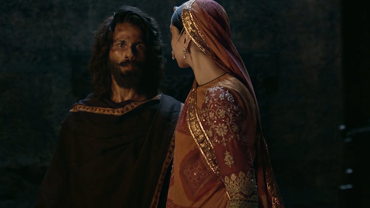Woah. This is another exciting part of the film where Padmavati indites an irreproachable trap to free Rawal Singh from the Khilji's custody. Woah. I still remember the cheers of the audience at the theatre for this scene. 