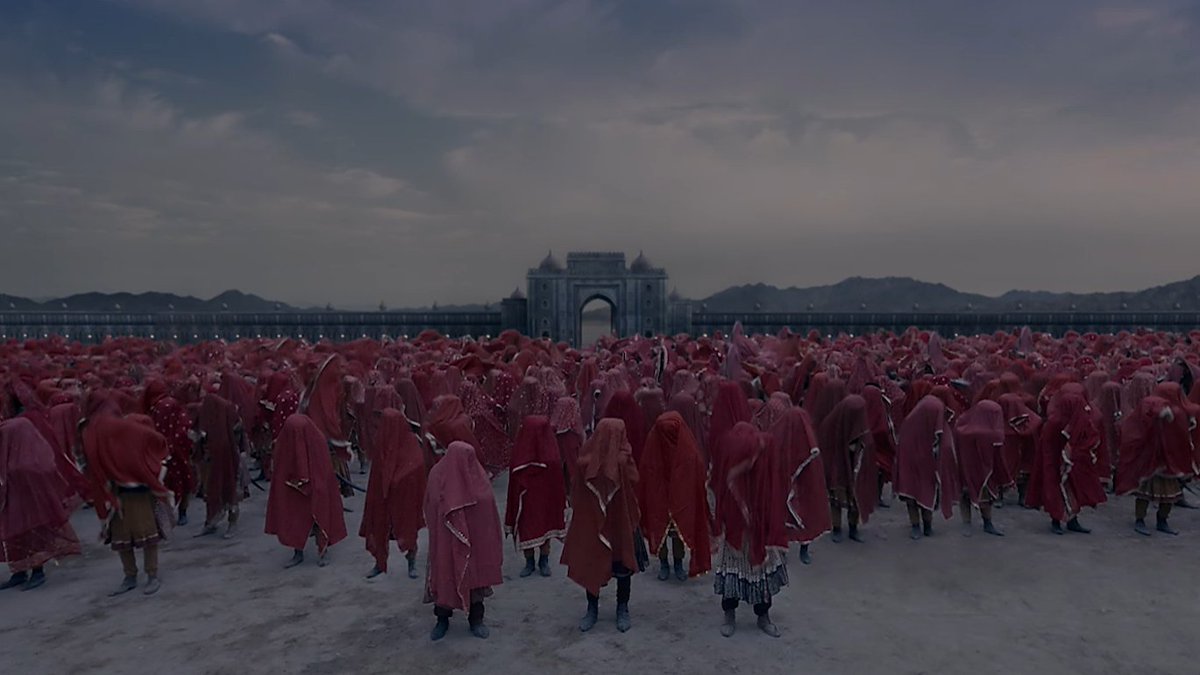 Woah. This is another exciting part of the film where Padmavati indites an irreproachable trap to free Rawal Singh from the Khilji's custody. Woah. I still remember the cheers of the audience at the theatre for this scene. 