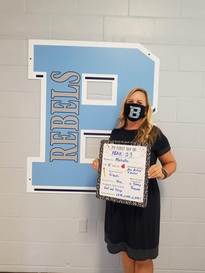 mschuste74's tweet photo. Year 23 at my Alma Mater ! Had a great first day engaging my students into Biology curriculum. What happened to the otters? #ngss  #phenomenons https://t.co/m3Mpw6VaQW