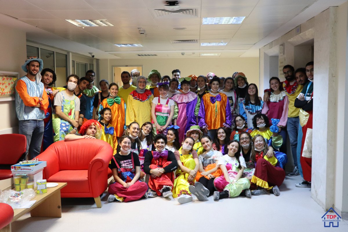 TDPBilkent's tweet photo. Üniversitesimizin en yeni öğrencileri, hepiniz hoş geldiniz. Burası Toplumsal Duyarlılık Projeleri. Gönüllümüz olmak için TDP ve Proje Hesaplarımızı takip edebilirsiniz. Sizinle tanışmak için sabırsızlanıyoruz 🎉 

#iyikiTDP #tercihimbilkent #bilkentliyiz2020 #bilkentuniversitesi https://t.co/Xcvp2EzEvj