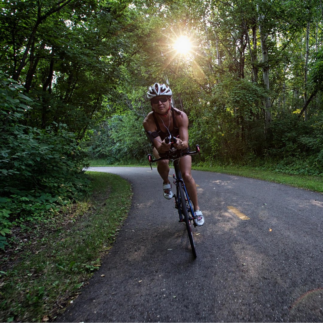 OptimiHealth's tweet photo. When your #knee is giving you trouble... start exercising! It may seem strange, but generally, the best way to manage your #kneepain is exercise, whatever your age or level of fitness https://t.co/DB5miFiPDM #HealthTech #physiotherapy https://t.co/EP8S9oz3Bu