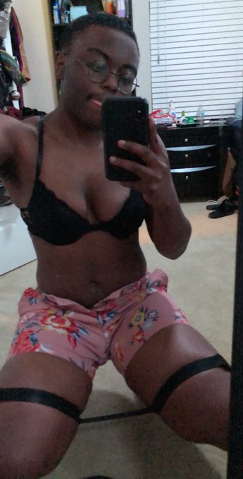 1 pic. Showing love and devotion to this body all day 😏🥰 https://t.co/w0GPnKnfp7