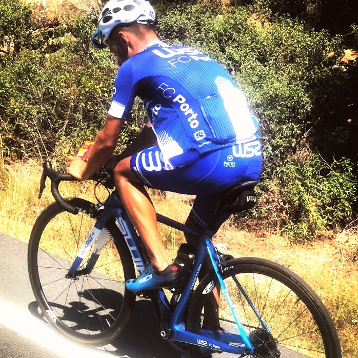 RuiVinhas86's tweet image. I&apos;m back to work 🚴‍♂️

#w52fcporto #prozis #swiftcarbon 

 Prozis ➡️ Código RUIVINHAS