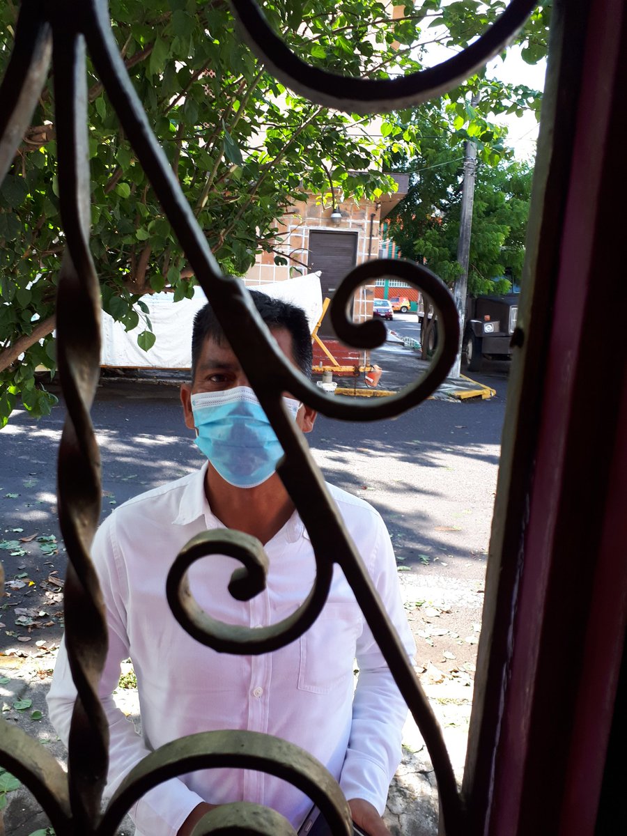 DiccionarioALaD's tweet photo. #URGENTE @SheffieldGto @EricCisnerosB Consigno el #Acoso en mi domicilio de enviados del @GrupoMASAgua este día desde las 7.30am.Tengo un Amparo ante sus abusos por los que me cobran 5 años de servicio:tengo mis recibos de pago. Han querido entrar a mi domicilio y me toman fotos https://t.co/6qabqLAyPa