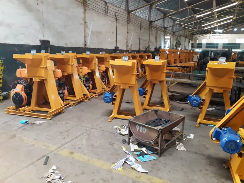 pudcsenegal's tweet photo. Visite a #SISMAR pour le contrôle de conformité de la production en série des équipements de transformation post récolte par rapport aux prototypes validés .
#Automisariondesfemmes
@Isdb 
#developpementrural #pudc #pnud #senegal #mackysall #help #betterlive https://t.co/yf854RZm8h