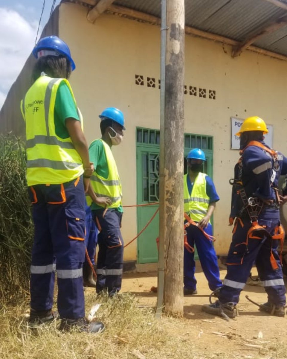 MeshPowerRW's tweet photo. At least 1m between each #technician during the pole climbing trainings to prevent #COVID19.
#PersonalProtective #SayYesToPrecautions #staysafe #stayhealthy #safetymeasure #socialdistancing https://t.co/WMuUf1y0Uy
