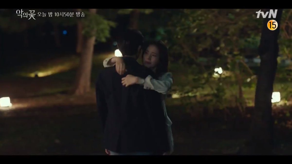 AaAaaHHH! I just know their love is more powerful than anything. The only thing that needs to happen is for Hyunsoo to realize this, this is the life he wants to protect, his home, his family.  #FlowerOfEvil
