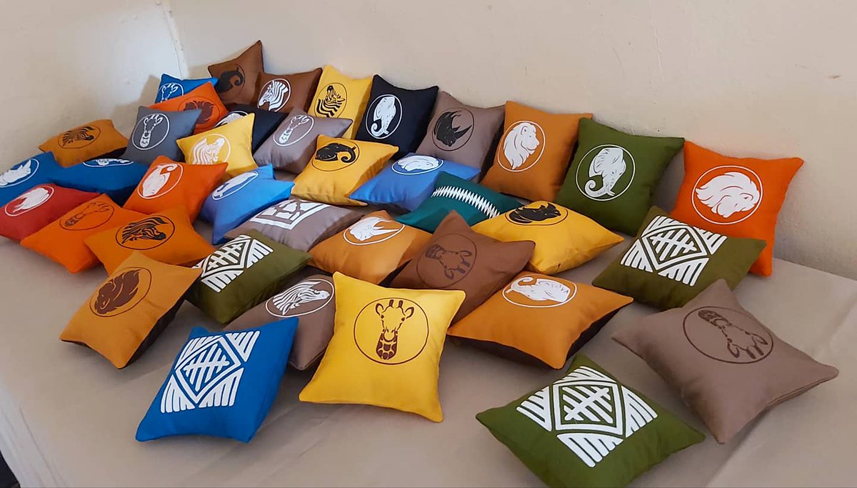 glocreationsRw's tweet photo. Sometimes all you need is a little splash of color! #madeinRwanda #madeinafrica #glocreationspillowcovers #glocreations #colourinspiration https://t.co/19dMScNEYV