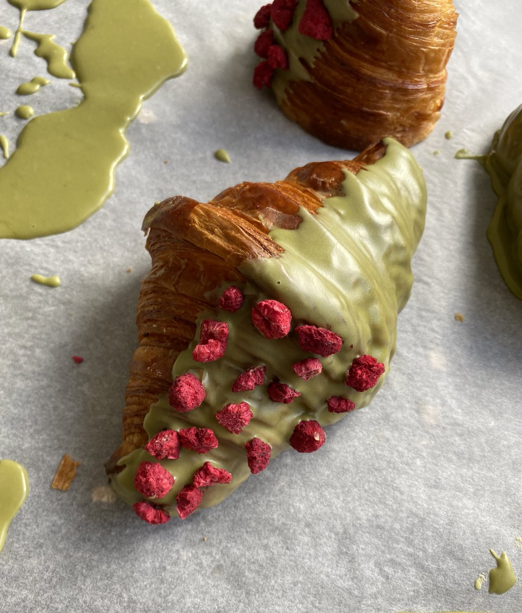 Plúr Bakery tweet media