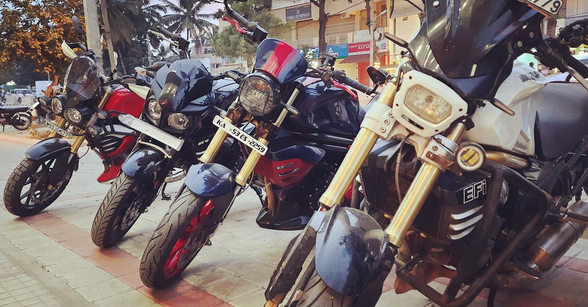 itsraksrai's tweet image. One Mojo, Many Faces 😍🤩

#CoolMods #TailorMadeSolutions #Best300CCMotorbike #DesignYourMojo #MyMojoMyWay

@MahindraMojo_ @pakwakankar @nmalhotra