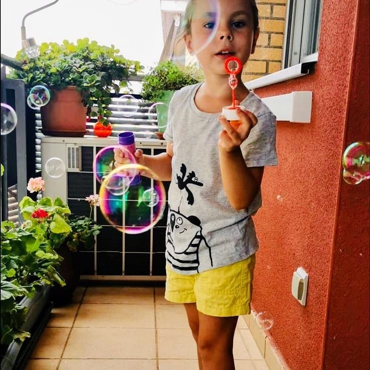 Somos como pompas de jabón, flotando en el aire, a merced del viento, de la suerte, de nuestro destino.