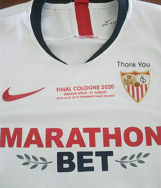 Así, esta camiseta con el “Thank You” sobre el escudo se convirtió en una nueva variante motivada por el COVID-19, que aún se vería acrecentada por la camiseta de la final contra el Inter, que añadiría la inscripción correspondiente.