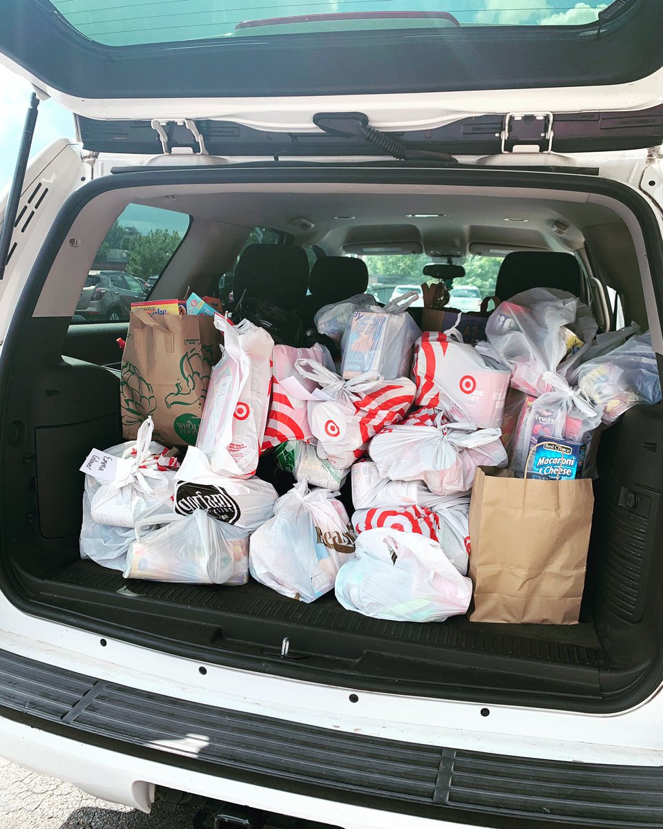 BKComets's tweet photo. Thank you NHS for collecting items for Iron Gate! These food donations will serve Tulsa’s hungry and homeless. #thisisbk https://t.co/2eo4wxWJfM