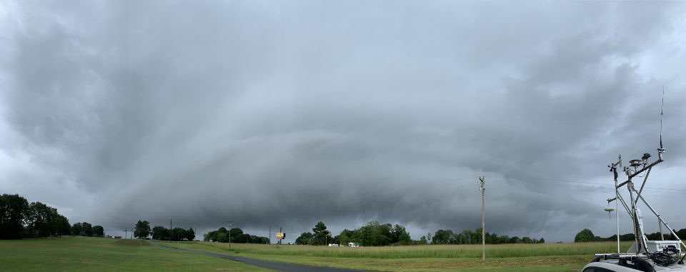 UAHSWIRLL's tweet image. UAH M3V mesonet &amp;amp; MAX radar crews sampling a mesocyclone in the outer rainbands of #Hurricane #Laura    #lchwx #lawx #txwx #alwx