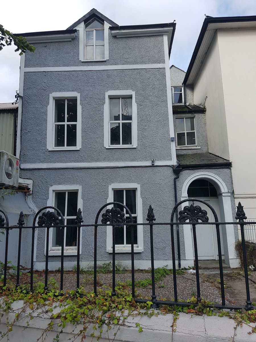 the lock on the gate tells it all, another character empty property in the cityhopefully someones home in Cork again very soon, could have a lovely, productive garden in front #not1home  #heritage  #homeless  #economy  #vacancy