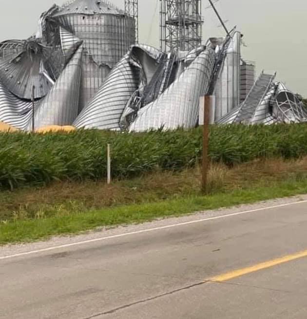 KompasL's tweet photo. August 10, 2020. 
-
40% of Iowa’s corn and soybean crop, gone.
Destruction to Iowa is about $4 billion.
-
Please tune in to my next #KompasPoint on Friday to understand how the #derecho will affect the citizens of #Iowa, and the entire country in the months to come. https://t.co/Tkqjh45X2C