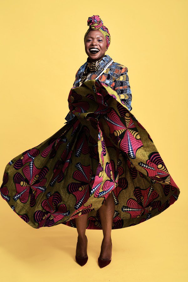 StyleVoyager_'s tweet photo. How much fun is this #chitenga skirt!? 4 metres of pure joy
#WednesdayVibes #fashion #stylemuse 

Jacket, shirt &amp; Skirt @UnaRodden 
Headwrap @UnaRodden 
@kharapringle 
Makeup @PaddyMUA https://t.co/J1lMYvb5uR